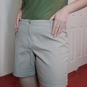 Gloria Vanderbilt Beige shorts